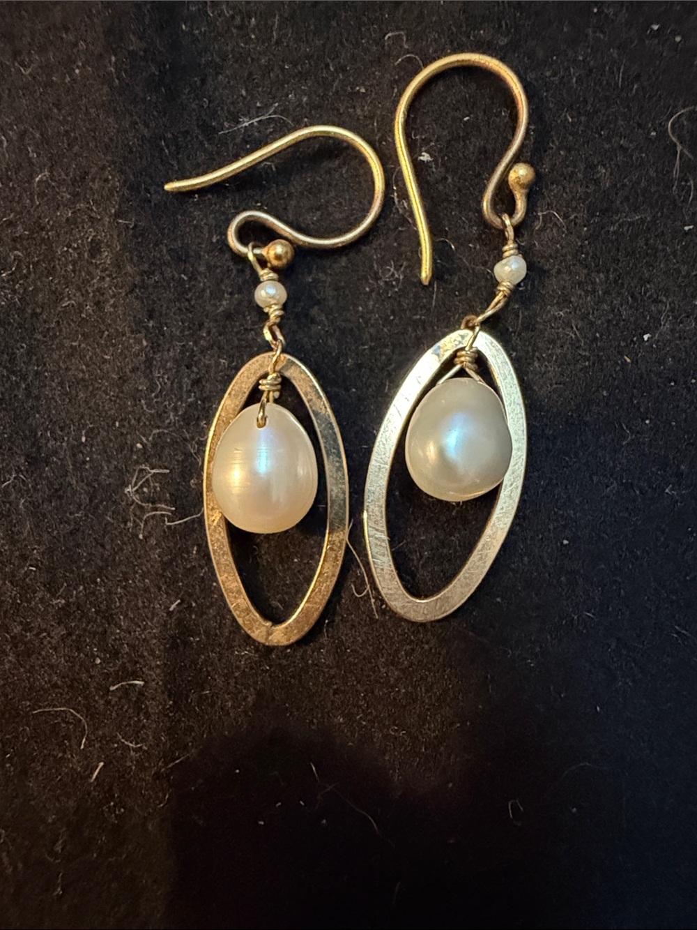 Source Unknown Gold Oval Pearl Drop Earrings